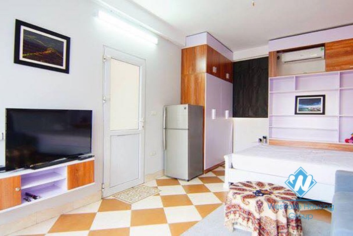 Lake side apartment for rent in Tay Ho with shared terrace